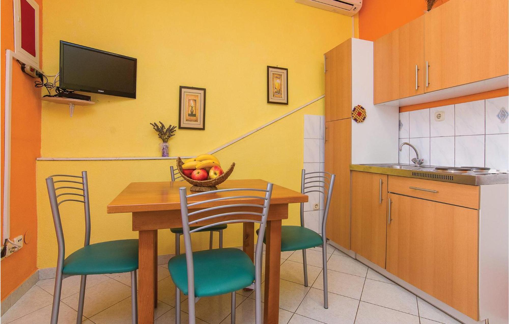 Pet Friendly Apartment In Pakostane With Kitchen Экстерьер фото