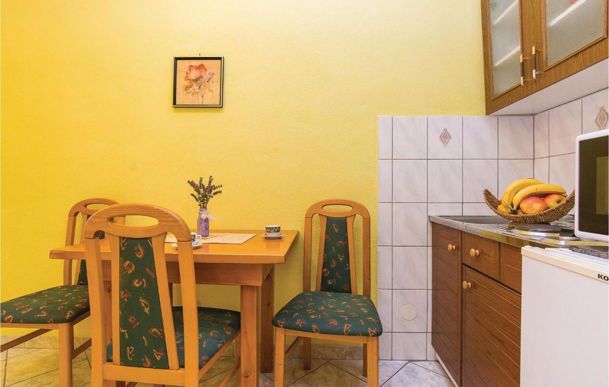 Pet Friendly Apartment In Pakostane With Kitchen Экстерьер фото